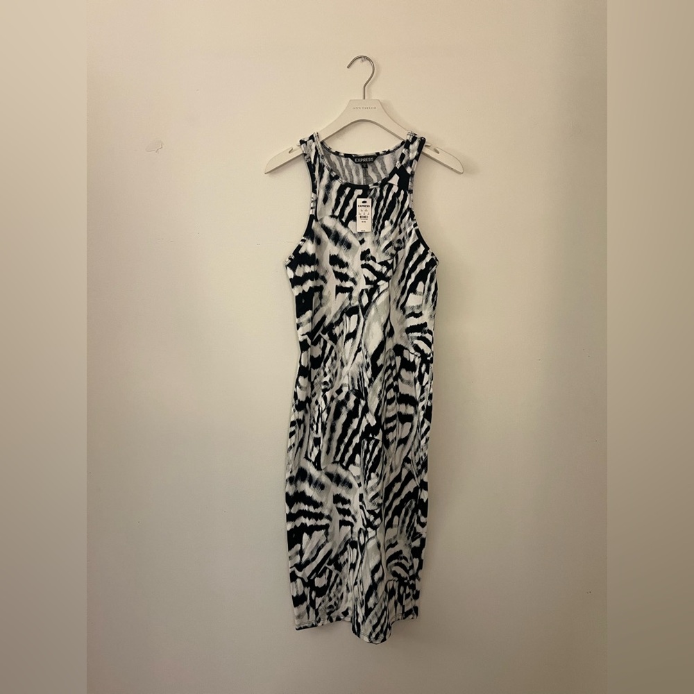 NWT Express Black, White, Gray Tie Dye Print Maxi Dress in Size M Orig. $59.90